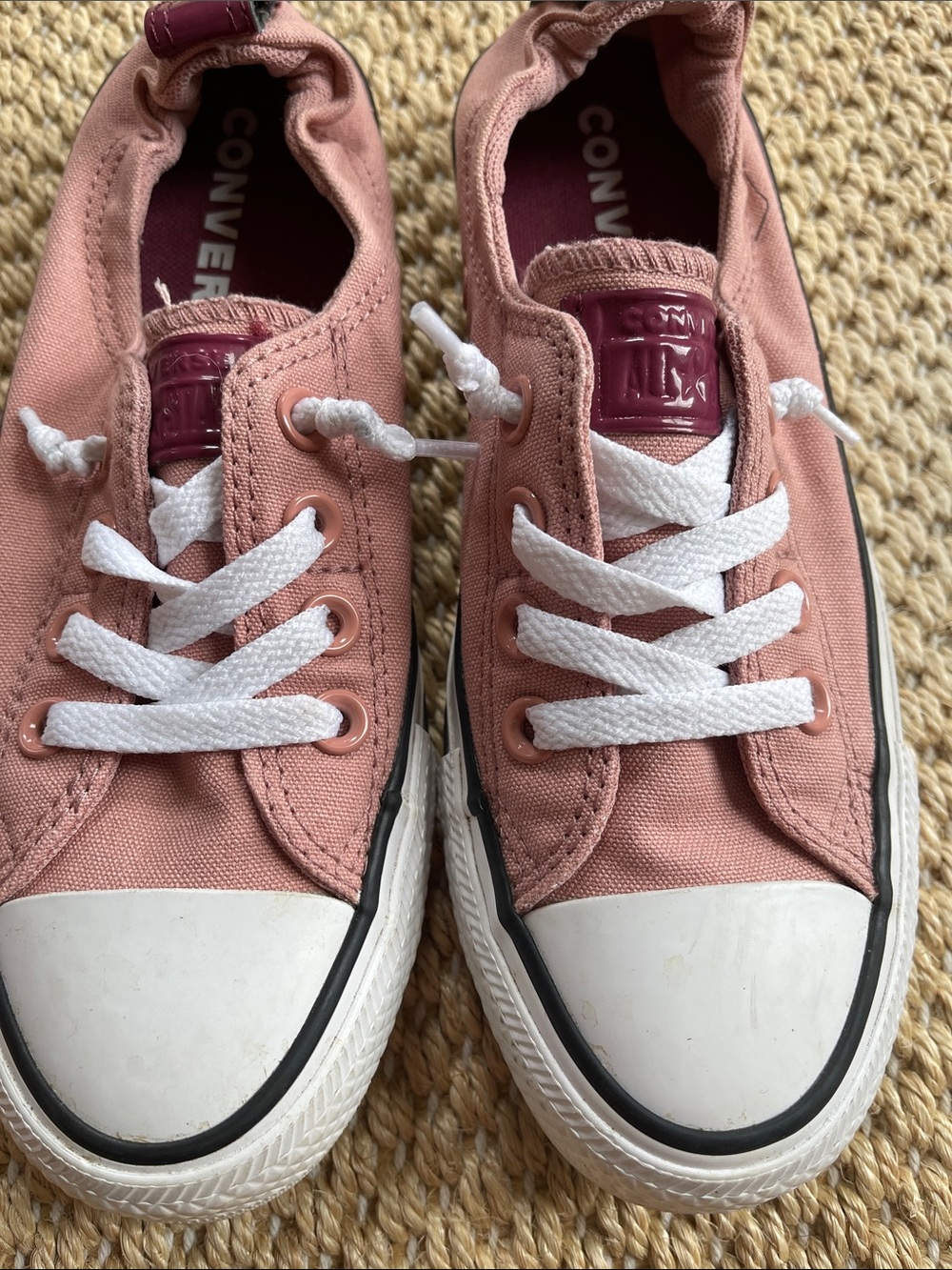 Converse Low-Top Sneakers in Dusty Rose with White
